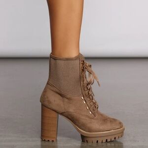 Wild Diva Taupe Lace-Up Ankle Boots Block Heel Side Zip Womens Size 7